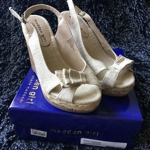 MADDEN GIRL Womens Taupe Encoree Wedge Sandals